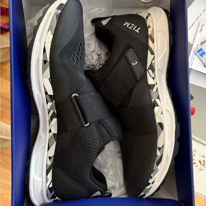TIEM Women's Black Indoor Cycling Shoes